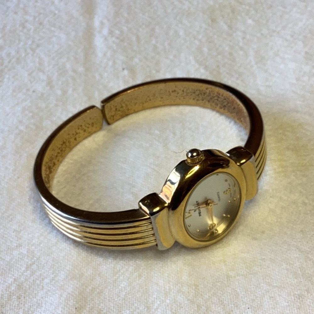 4 Watches & a Bracelet - Picture 13 of 16